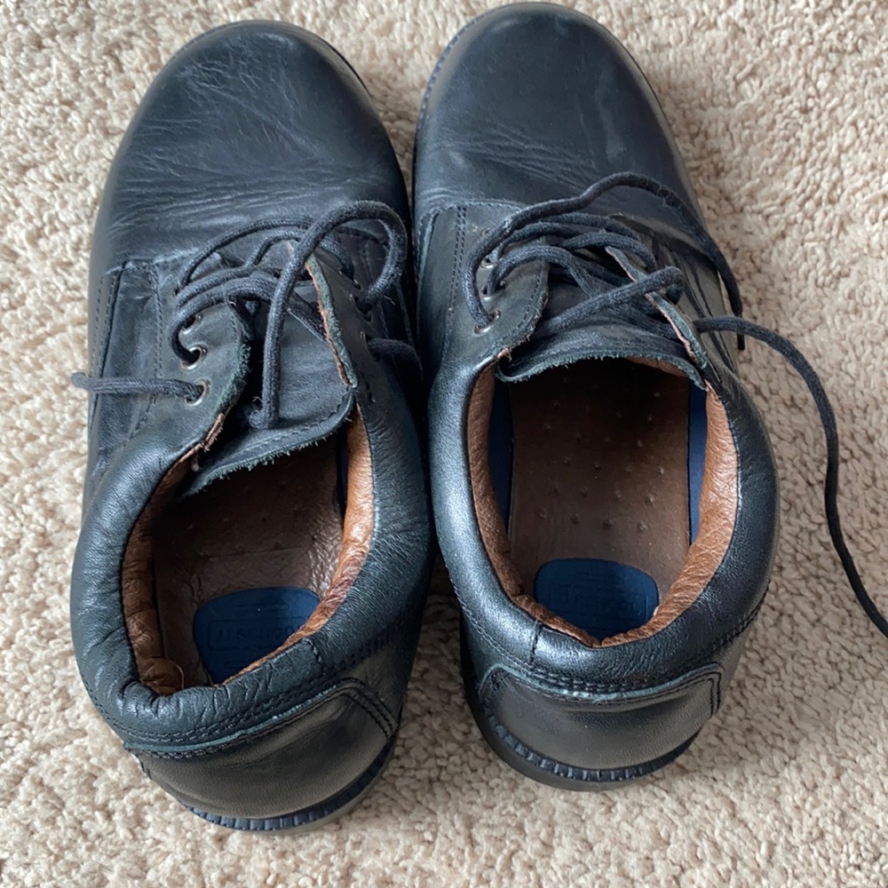 Dress shoes